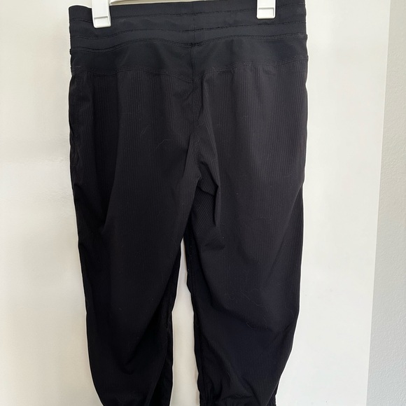 Lululemon Dance studio pants. Midrise. Crop. Black. - Picture 2 of 2